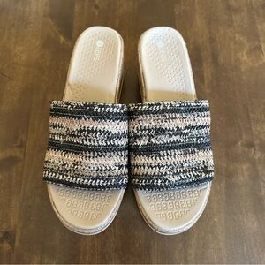 BZees Women's 9W Runaway Raffia‎ Sandal Black Multi Slip On Festival Boho Resort